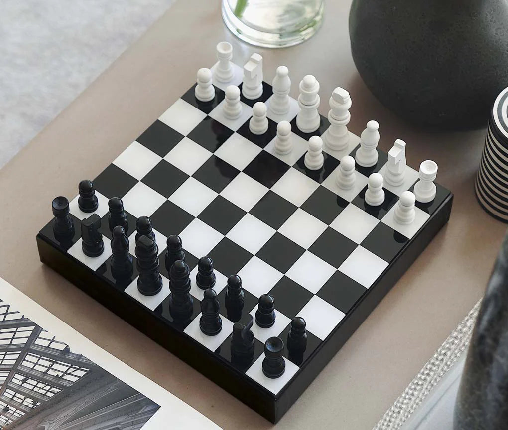 Art of Chess Black and White Set